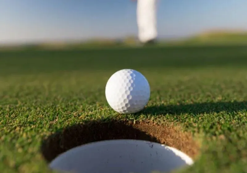 Golfer cần sở hữu khả năng đánh bóng xa và chính xác, đặc biệt là ở cú phát bóng đầu tiên