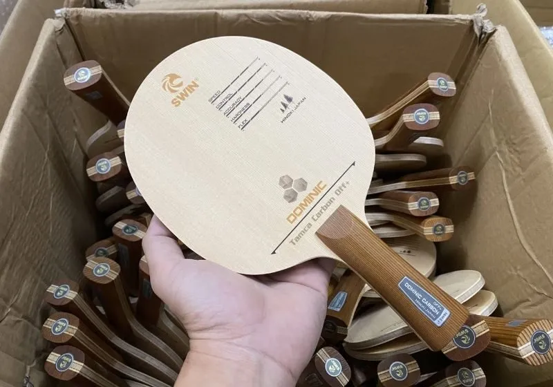 Cốt vợt arylate-carbon thường được các dân chuyên sử dụng