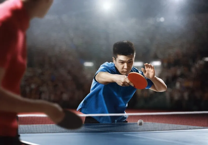 Topspin là cú đánh tạo xoáy thuận khi thi đấu bóng bàn