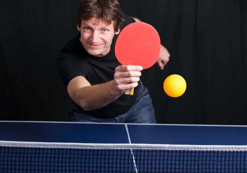 Block mô tả hành động chặn bóng ngay gần bàn