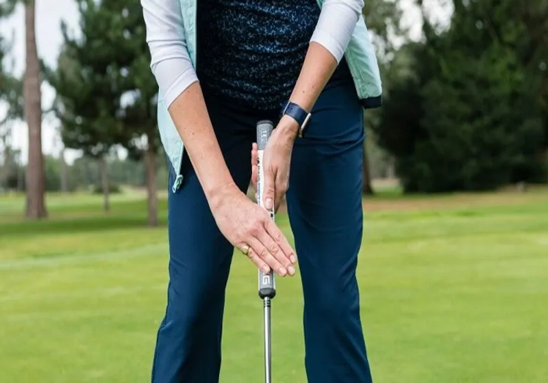 Claw grip tối ưu đường bóng trên green