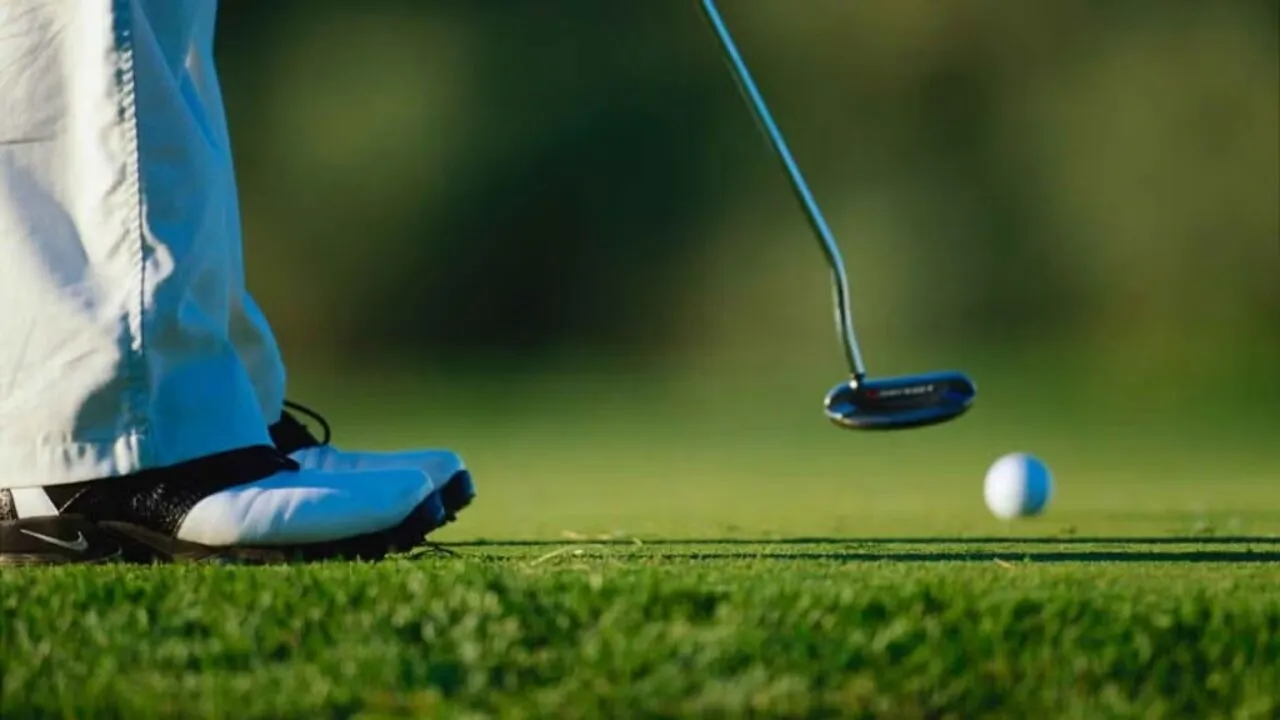 Cách cầm gậy putter chuẩn