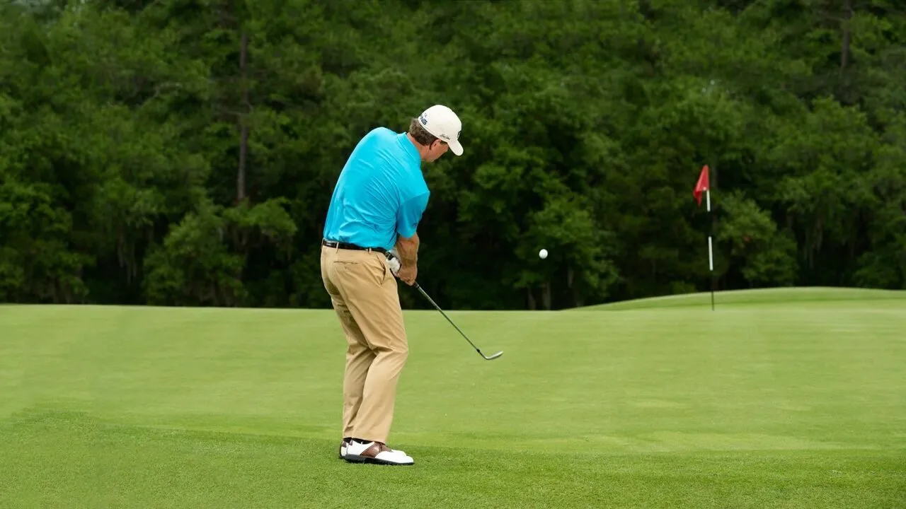 Hướng dẫn chi tiết cách chíp trong golf chuẩn xác nhất