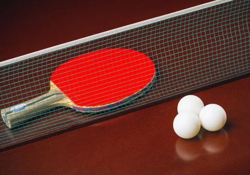 Vợt sử dụng cốt carbon hoặc ALC phù hợp lối chơi tấn công