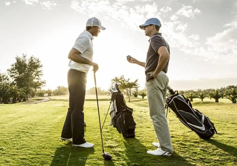 Thuật ngữ “fly” trong golf xuất phát từ mô tả vật lý đơn giản: quãng đường bóng bay trên không