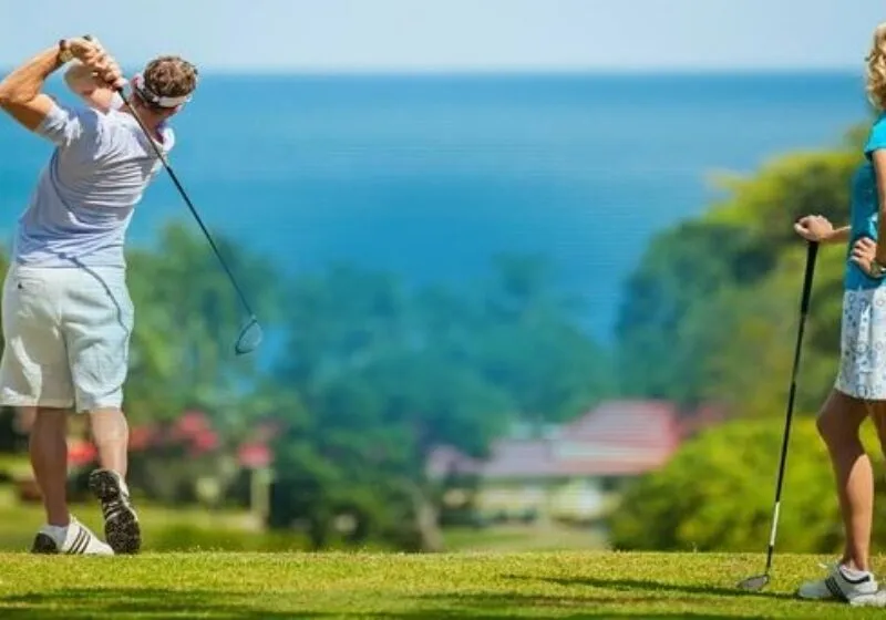  Nếu fly quá dài, bóng có thể vượt qua mục tiêu và rơi vào vùng khó đánh