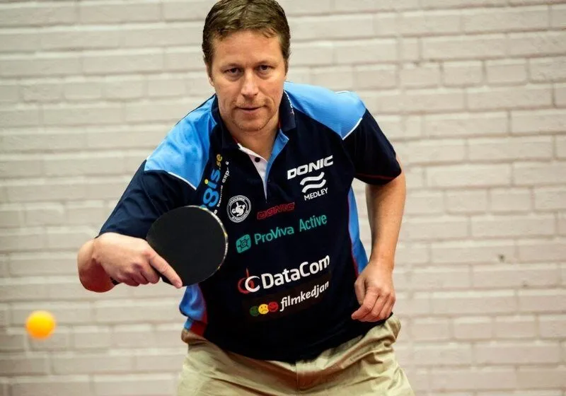 Jan-Ove Waldner nổi bật với những cú đánh bóng thiên tài